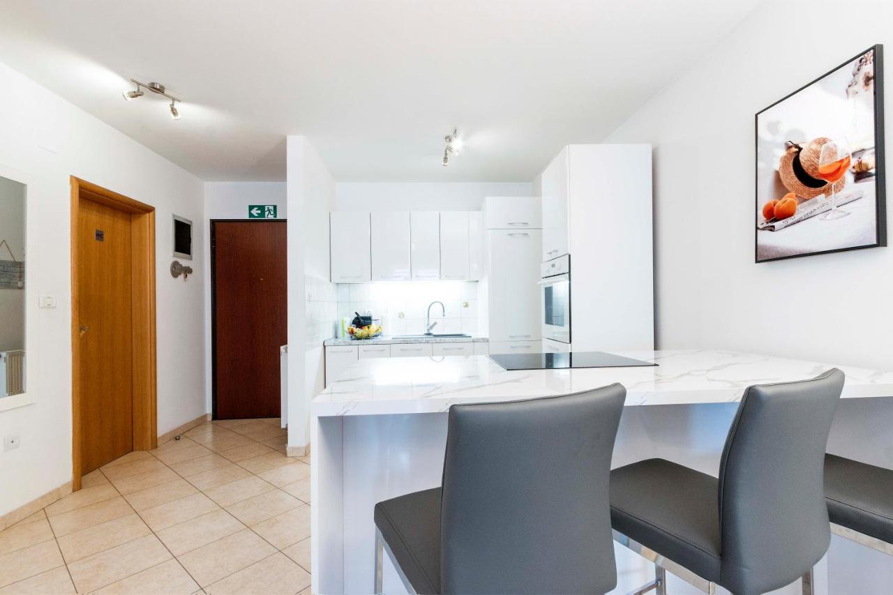 Apartment Elena Pula Luaran gambar